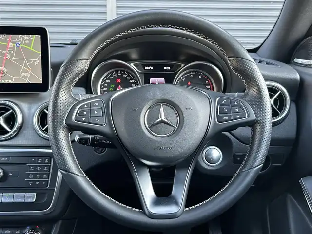 メルセデス・ベンツ ＣＬＡ２２０ Sブレイク 4MATIC 茨城県 2018(平30)年 2.8万km コスモスブラック 後期型　/プレミアムＰKG　/・パノラマＳＲ　/・harman/kardon　/・アンビエントライト　/・Ｍ付ＰＷシート/・電動ランバーサポート/ＲＳＰ　/ＡＣＣ　/ＬＫＡ　/ＢＳＡ　/Ｂカメラ　/パークトロニック　/パーキングサポート/黒革　/シートヒーター　　/ＰＷテールゲート　/ＬＥＤ　/ナビ　/ＴＶ/CarPlay/USB/DVD/ETC/ドラレコ/禁煙車