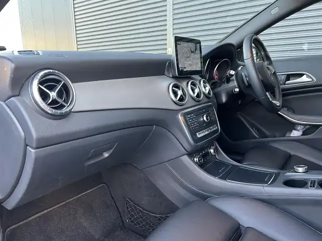 メルセデス・ベンツ ＣＬＡ２２０ Sブレイク 4MATIC 茨城県 2018(平30)年 2.8万km コスモスブラック 後期型　/プレミアムＰKG　/・パノラマＳＲ　/・harman/kardon　/・アンビエントライト　/・Ｍ付ＰＷシート/・電動ランバーサポート/ＲＳＰ　/ＡＣＣ　/ＬＫＡ　/ＢＳＡ　/Ｂカメラ　/パークトロニック　/パーキングサポート/黒革　/シートヒーター　　/ＰＷテールゲート　/ＬＥＤ　/ナビ　/ＴＶ/CarPlay/USB/DVD/ETC/ドラレコ/禁煙車