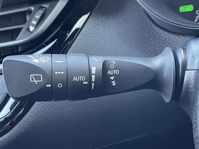 トヨタ Ｃ－ＨＲ G 島根県 2020(令2)年 9.3万km ホワイトパールクリスタルシャイン モデリスタエアロ /トヨタセーフティセンス/純正ディスプレイナビ/パノラミックビューモニター/レーダークルーズコントロール/レーンキープ/クリアランスソナー/BSM/ハーフレザー調シート/シートヒーター /ステアリングスイッチ/前後ドライブレコーダー /ビルトインETC/社外アルミホイール/LEDオートライト/オートマチックハイビーム /純正フロアマット/純正ドアバイザー