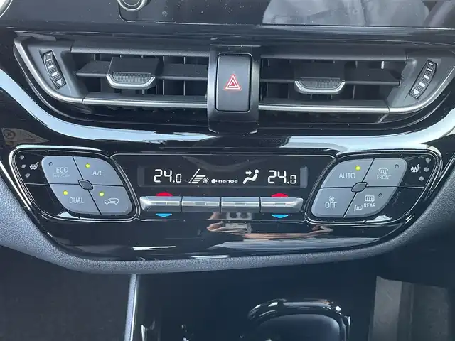 トヨタ Ｃ－ＨＲ G 島根県 2020(令2)年 9.3万km ホワイトパールクリスタルシャイン モデリスタエアロ /トヨタセーフティセンス/純正ディスプレイナビ/パノラミックビューモニター/レーダークルーズコントロール/レーンキープ/クリアランスソナー/BSM/ハーフレザー調シート/シートヒーター /ステアリングスイッチ/前後ドライブレコーダー /ビルトインETC/社外アルミホイール/LEDオートライト/オートマチックハイビーム /純正フロアマット/純正ドアバイザー