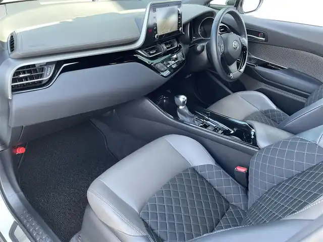 トヨタ Ｃ－ＨＲ G 島根県 2020(令2)年 9.3万km ホワイトパールクリスタルシャイン モデリスタエアロ /トヨタセーフティセンス/純正ディスプレイナビ/パノラミックビューモニター/レーダークルーズコントロール/レーンキープ/クリアランスソナー/BSM/ハーフレザー調シート/シートヒーター /ステアリングスイッチ/前後ドライブレコーダー /ビルトインETC/社外アルミホイール/LEDオートライト/オートマチックハイビーム /純正フロアマット/純正ドアバイザー