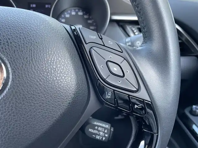 トヨタ Ｃ－ＨＲ G 島根県 2020(令2)年 9.3万km ホワイトパールクリスタルシャイン モデリスタエアロ /トヨタセーフティセンス/純正ディスプレイナビ/パノラミックビューモニター/レーダークルーズコントロール/レーンキープ/クリアランスソナー/BSM/ハーフレザー調シート/シートヒーター /ステアリングスイッチ/前後ドライブレコーダー /ビルトインETC/社外アルミホイール/LEDオートライト/オートマチックハイビーム /純正フロアマット/純正ドアバイザー