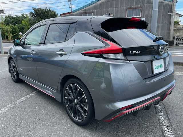 日産 リーフ ニスモ 神奈川県 2020(令2)年 2万km ダークメタルグレー/スーパーブラック2トーン ・ワンオーナー/・プロパイロット/・純正ナビ/（BT&USB&HDMI&フルセグ&AppleCarPlay）/・全方位モニター/・エマージェンシーブレーキ/・側方支援/・後側方支援/・道路標識表示/・レーダークルーズ/・BSM/・純正デジタルインナーミラー/・ステアリングスイッチ/・ビルトインETC2.0/・フロント、サイド、バックカメラ/・LEDヘッドライト/・スペアキー