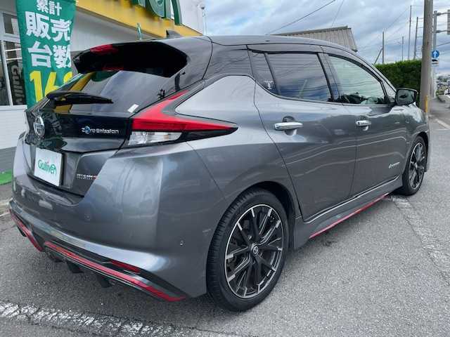 日産 リーフ ニスモ 神奈川県 2020(令2)年 2万km ダークメタルグレー/スーパーブラック2トーン ・ワンオーナー/・プロパイロット/・純正ナビ/（BT&USB&HDMI&フルセグ&AppleCarPlay）/・全方位モニター/・エマージェンシーブレーキ/・側方支援/・後側方支援/・道路標識表示/・レーダークルーズ/・BSM/・純正デジタルインナーミラー/・ステアリングスイッチ/・ビルトインETC2.0/・フロント、サイド、バックカメラ/・LEDヘッドライト/・スペアキー