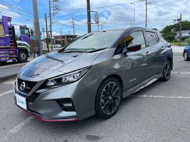 日産 リーフ ニスモ 神奈川県 2020(令2)年 2万km ダークメタルグレー/スーパーブラック2トーン ・ワンオーナー/・プロパイロット/・純正ナビ/（BT&USB&HDMI&フルセグ&AppleCarPlay）/・全方位モニター/・エマージェンシーブレーキ/・側方支援/・後側方支援/・道路標識表示/・レーダークルーズ/・BSM/・純正デジタルインナーミラー/・ステアリングスイッチ/・ビルトインETC2.0/・フロント、サイド、バックカメラ/・LEDヘッドライト/・スペアキー