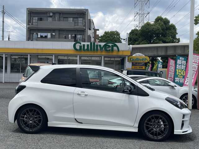 トヨタ ヴィッツ GRMNターボ 神奈川県 2018(平30)年 1.7万km スーパーホワイトⅡ GRMN専用T-Connectナビ/TOYOTA GAZOO Racing Recorder付/（サーキットラップタイム計測・走行データ分析機能）/・フルセグTV/CD/BT/バックカメラ/ETC/前後ドライブレコーダー/スマートキー/専用大型リヤスポイラー/専用カラードバックドアガーニッシュ/専用リヤコンビネーションランプ/専用ヘッドランプ/専用リヤバンパー＆専用マフラー/専用フロントバンパー/BBS製17インチ鍛造アルミホイール/専用チューニングSACHS製アブソーバー/トルセンLSD/GRフロアマット/GRラゲージマット/保証書/取扱説明書/スペアキー×1
