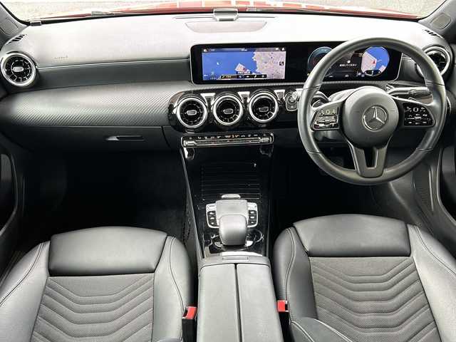 メルセデス・ベンツ Ａ２００ｄ 鳥取県 2020(令2)年 5.4万km ジュピターレッド ディーラー車/スマートキーx２個/ハーフレザーシート/デジタルインナーミラー/プリクラッシュセーフティ/ブラインドスポットモニタリング/レーンデパーチャーアラート/アダクティブクルーズ/インテリソナー/オートハイビーム/ドライブレコーダー/パドルシフト/コネクテットナビ/フルセグ・Bluetooth/カーボン調インテリアパネル/前席メモリ付パワーシート/前席シートヒーター/パーキングアシスト/ビルトインETC/保証書・取説