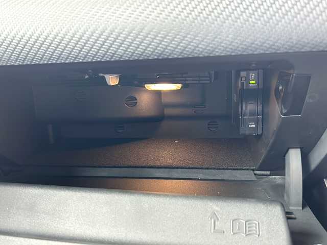 メルセデス・ベンツ Ａ２００ｄ 鳥取県 2020(令2)年 5.4万km ジュピターレッド ディーラー車/スマートキーx２個/ハーフレザーシート/デジタルインナーミラー/プリクラッシュセーフティ/ブラインドスポットモニタリング/レーンデパーチャーアラート/アダクティブクルーズ/インテリソナー/オートハイビーム/ドライブレコーダー/パドルシフト/コネクテットナビ/フルセグ・Bluetooth/カーボン調インテリアパネル/前席メモリ付パワーシート/前席シートヒーター/パーキングアシスト/ビルトインETC/保証書・取説