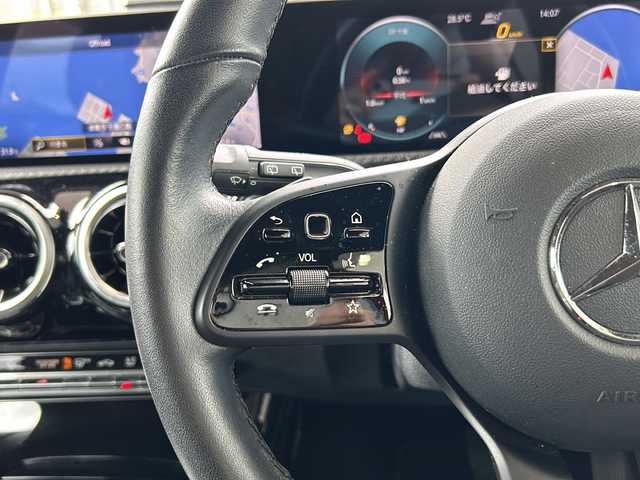 メルセデス・ベンツ Ａ２００ｄ 鳥取県 2020(令2)年 5.4万km ジュピターレッド ディーラー車/スマートキーx２個/ハーフレザーシート/デジタルインナーミラー/プリクラッシュセーフティ/ブラインドスポットモニタリング/レーンデパーチャーアラート/アダクティブクルーズ/インテリソナー/オートハイビーム/ドライブレコーダー/パドルシフト/コネクテットナビ/フルセグ・Bluetooth/カーボン調インテリアパネル/前席メモリ付パワーシート/前席シートヒーター/パーキングアシスト/ビルトインETC/保証書・取説