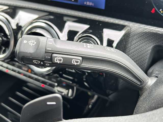 メルセデス・ベンツ Ａ２００ｄ 鳥取県 2020(令2)年 5.4万km ジュピターレッド ディーラー車/スマートキーx２個/ハーフレザーシート/デジタルインナーミラー/プリクラッシュセーフティ/ブラインドスポットモニタリング/レーンデパーチャーアラート/アダクティブクルーズ/インテリソナー/オートハイビーム/ドライブレコーダー/パドルシフト/コネクテットナビ/フルセグ・Bluetooth/カーボン調インテリアパネル/前席メモリ付パワーシート/前席シートヒーター/パーキングアシスト/ビルトインETC/保証書・取説