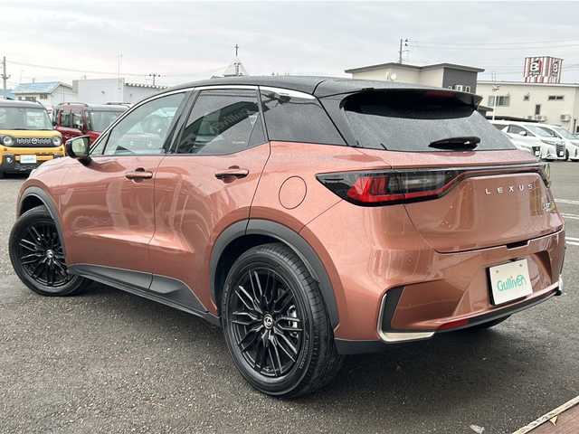 レクサス ＬＢＸ ビスポークビルド 秋田県 2024(令6)年 2.9万km オレンジⅡ 純正ディスプレオーディオ/純正BT、TV/バックカメラ、全方位カメラ/純正18インチAW/スペアキー/ETC2.0/４WD/取説、保証書