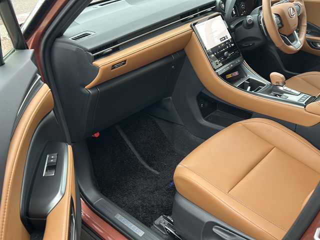 レクサス ＬＢＸ ビスポークビルド 秋田県 2024(令6)年 2.9万km オレンジⅡ 純正ディスプレオーディオ/純正BT、TV/バックカメラ、全方位カメラ/純正18インチAW/スペアキー/ETC2.0/４WD/取説、保証書