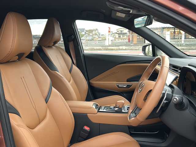 レクサス ＬＢＸ ビスポークビルド 秋田県 2024(令6)年 2.9万km オレンジⅡ 純正ディスプレオーディオ/純正BT、TV/バックカメラ、全方位カメラ/純正18インチAW/スペアキー/ETC2.0/４WD/取説、保証書