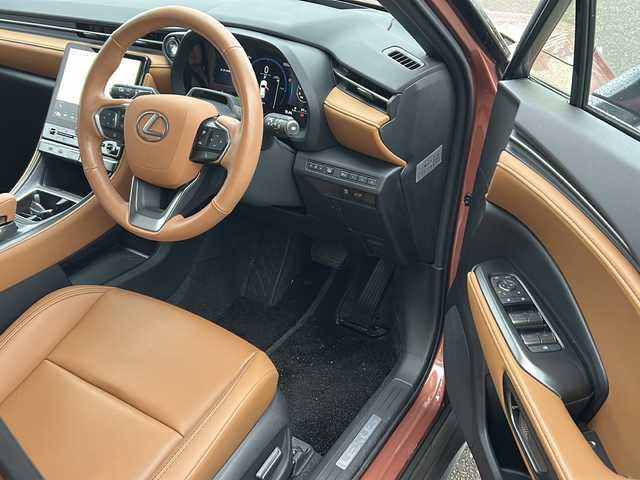 レクサス ＬＢＸ ビスポークビルド 秋田県 2024(令6)年 2.9万km オレンジⅡ 純正ディスプレオーディオ/純正BT、TV/バックカメラ、全方位カメラ/純正18インチAW/スペアキー/ETC2.0/４WD/取説、保証書