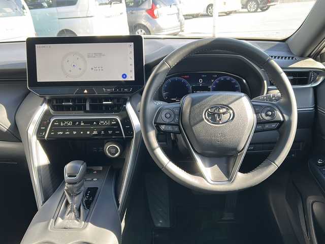 トヨタ ハリアー G 兵庫県 2025(令7)年 0.3万km プラチナホワイトパールマイカ ディスプレイオーディオ（FM/AM/TV/Bluetooth/Miracast）/ワンオーナー/取扱説明書/保証書/電動リアゲート/プッシュスタート/スマートキー×２/パワーシート/ハーフレザー/MTモード付/ETC2.0/純正フロアマット/純正アルミホイール/LTA：車線維持支援/BSM：死角検知警報/PKSB：駐車時自動ブレーキ/PCS：衝突回避支援/RCTA：後方交差車両警報/RSA：標識認識支援/先行車発進告知/ステアリングリモコン/デジタルインナーミラー/電動パーキング/オートホールド