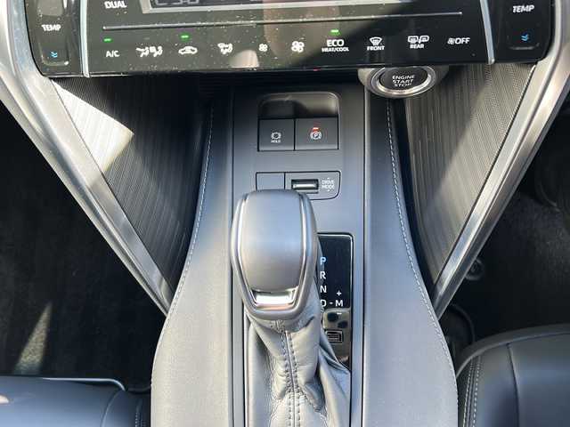 トヨタ ハリアー G 兵庫県 2025(令7)年 0.3万km プラチナホワイトパールマイカ ディスプレイオーディオ（FM/AM/TV/Bluetooth/Miracast）/ワンオーナー/取扱説明書/保証書/電動リアゲート/プッシュスタート/スマートキー×２/パワーシート/ハーフレザー/MTモード付/ETC2.0/純正フロアマット/純正アルミホイール/LTA：車線維持支援/BSM：死角検知警報/PKSB：駐車時自動ブレーキ/PCS：衝突回避支援/RCTA：後方交差車両警報/RSA：標識認識支援/先行車発進告知/ステアリングリモコン/デジタルインナーミラー/電動パーキング/オートホールド