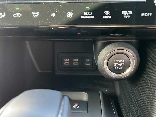 トヨタ ハリアー G 兵庫県 2025(令7)年 0.3万km プラチナホワイトパールマイカ ディスプレイオーディオ（FM/AM/TV/Bluetooth/Miracast）/ワンオーナー/取扱説明書/保証書/電動リアゲート/プッシュスタート/スマートキー×２/パワーシート/ハーフレザー/MTモード付/ETC2.0/純正フロアマット/純正アルミホイール/LTA：車線維持支援/BSM：死角検知警報/PKSB：駐車時自動ブレーキ/PCS：衝突回避支援/RCTA：後方交差車両警報/RSA：標識認識支援/先行車発進告知/ステアリングリモコン/デジタルインナーミラー/電動パーキング/オートホールド