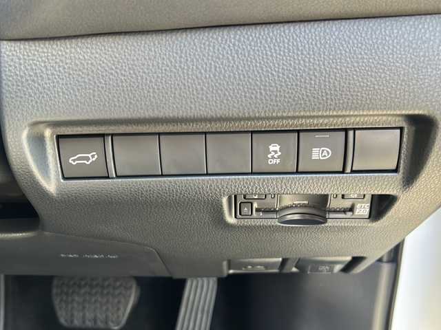 トヨタ ハリアー G 兵庫県 2025(令7)年 0.3万km プラチナホワイトパールマイカ ディスプレイオーディオ（FM/AM/TV/Bluetooth/Miracast）/ワンオーナー/取扱説明書/保証書/電動リアゲート/プッシュスタート/スマートキー×２/パワーシート/ハーフレザー/MTモード付/ETC2.0/純正フロアマット/純正アルミホイール/LTA：車線維持支援/BSM：死角検知警報/PKSB：駐車時自動ブレーキ/PCS：衝突回避支援/RCTA：後方交差車両警報/RSA：標識認識支援/先行車発進告知/ステアリングリモコン/デジタルインナーミラー/電動パーキング/オートホールド