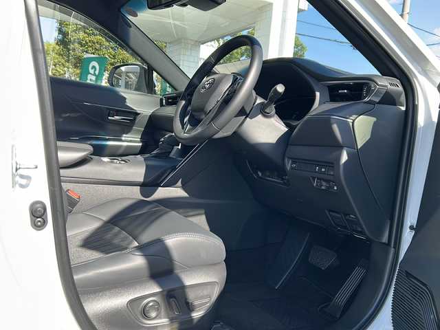 トヨタ ハリアー G 兵庫県 2025(令7)年 0.3万km プラチナホワイトパールマイカ ディスプレイオーディオ（FM/AM/TV/Bluetooth/Miracast）/ワンオーナー/取扱説明書/保証書/電動リアゲート/プッシュスタート/スマートキー×２/パワーシート/ハーフレザー/MTモード付/ETC2.0/純正フロアマット/純正アルミホイール/LTA：車線維持支援/BSM：死角検知警報/PKSB：駐車時自動ブレーキ/PCS：衝突回避支援/RCTA：後方交差車両警報/RSA：標識認識支援/先行車発進告知/ステアリングリモコン/デジタルインナーミラー/電動パーキング/オートホールド