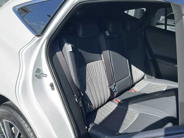 トヨタ ハリアー G 兵庫県 2025(令7)年 0.3万km プラチナホワイトパールマイカ ディスプレイオーディオ（FM/AM/TV/Bluetooth/Miracast）/ワンオーナー/取扱説明書/保証書/電動リアゲート/プッシュスタート/スマートキー×２/パワーシート/ハーフレザー/MTモード付/ETC2.0/純正フロアマット/純正アルミホイール/LTA：車線維持支援/BSM：死角検知警報/PKSB：駐車時自動ブレーキ/PCS：衝突回避支援/RCTA：後方交差車両警報/RSA：標識認識支援/先行車発進告知/ステアリングリモコン/デジタルインナーミラー/電動パーキング/オートホールド