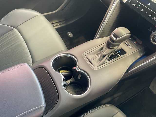 トヨタ ハリアー G 埼玉県 2025(令7)年 0.3万km プラチナホワイトパールマイカ トヨタセーフティセンス/純正１２．３インチディスプレイオーディオ/　　フルセグ/USB/BT/MiraCast/パワーバックドア/レーダークルーズコントロール/LEDオートライト/ハーフレザーシート/パワーシート/デジタルインナーミラー/純正18インチアルミホイール/スマートキー2本/ビルトインETC2.0