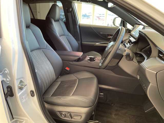 トヨタ ハリアー G 埼玉県 2025(令7)年 0.3万km プラチナホワイトパールマイカ トヨタセーフティセンス/純正１２．３インチディスプレイオーディオ/　　フルセグ/USB/BT/MiraCast/パワーバックドア/レーダークルーズコントロール/LEDオートライト/ハーフレザーシート/パワーシート/デジタルインナーミラー/純正18インチアルミホイール/スマートキー2本/ビルトインETC2.0