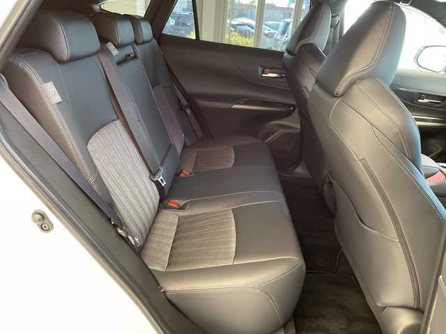 トヨタ ハリアー G 埼玉県 2025(令7)年 0.3万km プラチナホワイトパールマイカ トヨタセーフティセンス/純正１２．３インチディスプレイオーディオ/　　フルセグ/USB/BT/MiraCast/パワーバックドア/レーダークルーズコントロール/LEDオートライト/ハーフレザーシート/パワーシート/デジタルインナーミラー/純正18インチアルミホイール/スマートキー2本/ビルトインETC2.0