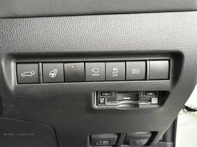 トヨタ ハリアー Z レザーパッケージ 愛知県 2023(令5)年 3万km プラチナホワイトパールマイカ ワンオーナー/パノラマルーフ/全方位カメラ/追従クルーズコントロール/純正ナビ/Bluetooth/Apple CarPlay/Android Auto/ETC2.0/フルセグTV/ドライブレコーダー/JBLプレミアムサウンド/レザーシート/前後コーナーセンサー/パワーシート/エアシート/シートヒーター/ステアリングヒーター/LEDオートマチックハイビーム/純正フロアマット/純正アルミホイール/保証書/取扱説明書/スペアキー