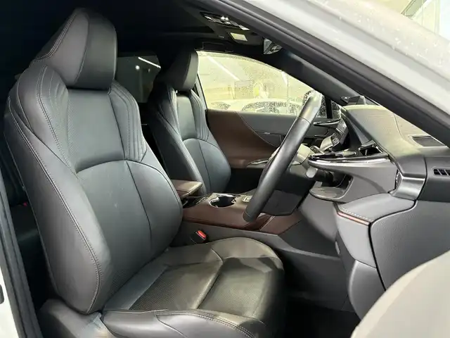 トヨタ ハリアー Z レザーパッケージ 愛知県 2023(令5)年 3万km プラチナホワイトパールマイカ ワンオーナー/パノラマルーフ/全方位カメラ/追従クルーズコントロール/純正ナビ/Bluetooth/Apple CarPlay/Android Auto/ETC2.0/フルセグTV/ドライブレコーダー/JBLプレミアムサウンド/レザーシート/前後コーナーセンサー/パワーシート/エアシート/シートヒーター/ステアリングヒーター/LEDオートマチックハイビーム/純正フロアマット/純正アルミホイール/保証書/取扱説明書/スペアキー