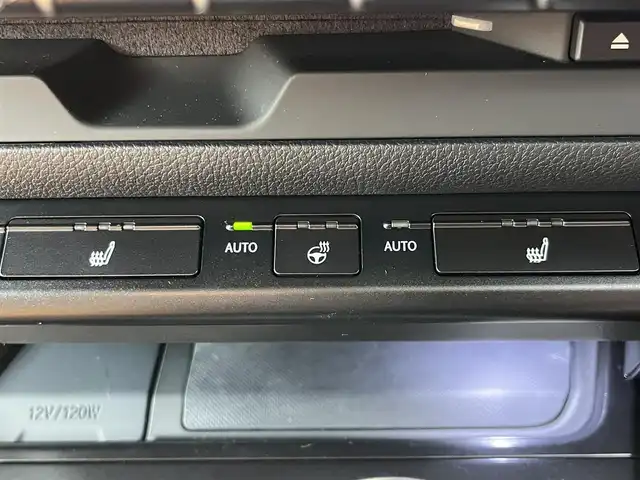 レクサス ＵＸ 200 バージョンC 奈良県 2019(平31)年 2.4万km グラファイトブラックガラスフレーク 純正ナビ　/フルセグＴＶ/BT/CD/DVD/SD/AUX/バックカメラ　/茶革シート　/ＥＴＣ２．０　/ドライブレコーダー　/追従型クルーズコントロール　/シートヒーター　/パワーシート　/ＬＥＤヘッドライト　/衝突被害軽減システム　/ルーフレール/シートメモリ/AUTOHOLD/純正17インチアルミホイール/フロアマット/カードキー有