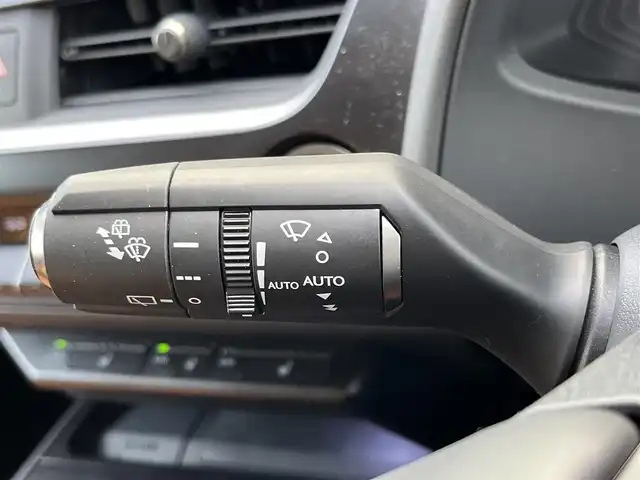 レクサス ＵＸ 200 バージョンC 奈良県 2019(平31)年 2.4万km グラファイトブラックガラスフレーク 純正ナビ　/フルセグＴＶ/BT/CD/DVD/SD/AUX/バックカメラ　/茶革シート　/ＥＴＣ２．０　/ドライブレコーダー　/追従型クルーズコントロール　/シートヒーター　/パワーシート　/ＬＥＤヘッドライト　/衝突被害軽減システム　/ルーフレール/シートメモリ/AUTOHOLD/純正17インチアルミホイール/フロアマット/カードキー有