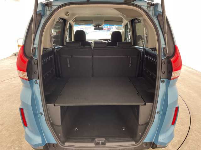 ホンダ フリード＋ G ホンダセンシング 兵庫県 2019(平31)年 6.4万km ブルーホライゾンM ・純正ナビ（VXM-194Ci）/CD/Bluetooth/・バックカメラ/・ビルトインETC/・両側パワースライドドア/・Honda　SENSING/・衝突軽減ブレーキ/・誤発進抑制機能/・アダプティブクルーズコントロール/・車線維持支援システム/・歩行者事故低減ステアリング/・路外逸脱抑制機能/・先行車発進お知らせ機能/・標識認識機能/・LEDヘッドライト/・コンフォートビューパッケージ/・フロントガラス熱線/・ミラーヒーター/・スマートキー/・プッシュスタート