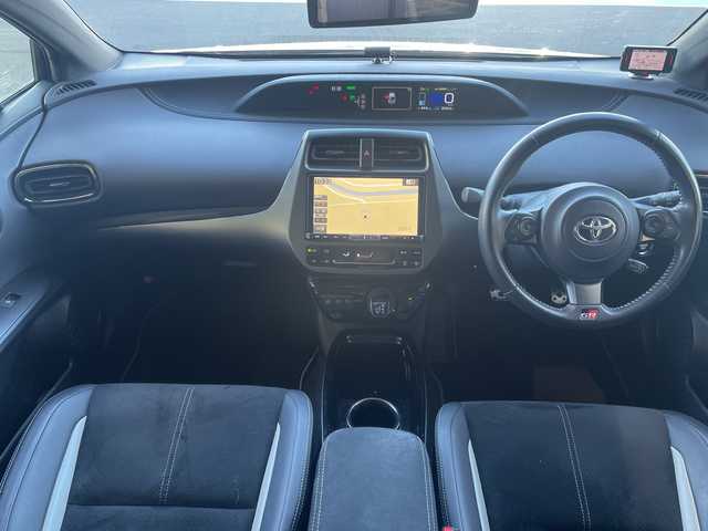 トヨタ プリウス ＰＨＶ S GRスポーツ 岐阜県 2018(平30)年 8.2万km ホワイトパールクリスタルシャイン ALPINE９型ナビ/・フルセグ/・Bluetooth/バックモニター/ドライブレコーダー/ビルドインETC/アダプティブクルーズコントロール/シートヒーター/スマーキー/プッシュスタート