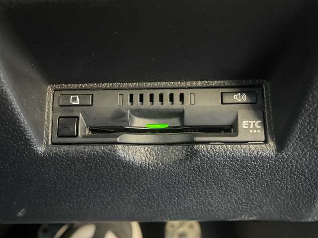 トヨタ プリウス ＰＨＶ S GRスポーツ 岐阜県 2018(平30)年 8.2万km ホワイトパールクリスタルシャイン ALPINE９型ナビ/・フルセグ/・Bluetooth/バックモニター/ドライブレコーダー/ビルドインETC/アダプティブクルーズコントロール/シートヒーター/スマーキー/プッシュスタート