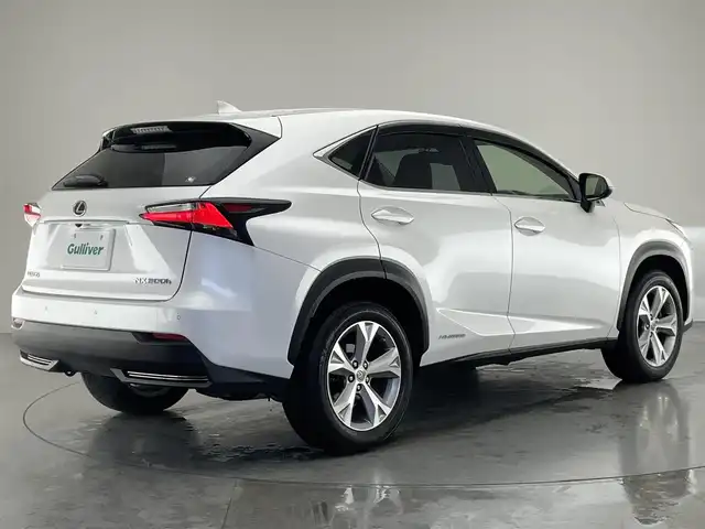 レクサス ＮＸ 300h バージョンL 愛知県 2015(平27)年 5.5万km ソニッククォーツ 純正ナビ　全方位カメラ　三眼ＬＥＤ　禁煙車　フルセグＴＶ　ＤＶＤ　ＢＳＭ　レクサスセーフティ　衝突軽減装置　追従クルコン　パワーバックドア　純正ＯＰ１８インチアルミ　黒革　シートヒーター　ＡＣ１００Ｖ　ハンドルヒーター　コーナーセンサー　パドルシフト