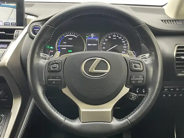 レクサス ＮＸ 300h バージョンL 愛知県 2015(平27)年 5.5万km ソニッククォーツ 純正ナビ　全方位カメラ　三眼ＬＥＤ　禁煙車　フルセグＴＶ　ＤＶＤ　ＢＳＭ　レクサスセーフティ　衝突軽減装置　追従クルコン　パワーバックドア　純正ＯＰ１８インチアルミ　黒革　シートヒーター　ＡＣ１００Ｖ　ハンドルヒーター　コーナーセンサー　パドルシフト