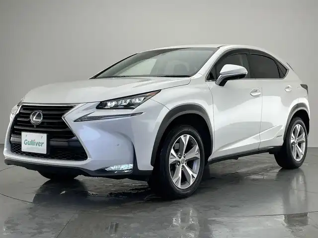 レクサス ＮＸ 300h バージョンL 愛知県 2015(平27)年 5.5万km ソニッククォーツ 純正ナビ　全方位カメラ　三眼ＬＥＤ　禁煙車　フルセグＴＶ　ＤＶＤ　ＢＳＭ　レクサスセーフティ　衝突軽減装置　追従クルコン　パワーバックドア　純正ＯＰ１８インチアルミ　黒革　シートヒーター　ＡＣ１００Ｖ　ハンドルヒーター　コーナーセンサー　パドルシフト