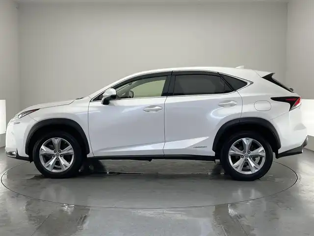 レクサス ＮＸ 300h バージョンL 愛知県 2015(平27)年 5.5万km ソニッククォーツ 純正ナビ　全方位カメラ　三眼ＬＥＤ　禁煙車　フルセグＴＶ　ＤＶＤ　ＢＳＭ　レクサスセーフティ　衝突軽減装置　追従クルコン　パワーバックドア　純正ＯＰ１８インチアルミ　黒革　シートヒーター　ＡＣ１００Ｖ　ハンドルヒーター　コーナーセンサー　パドルシフト