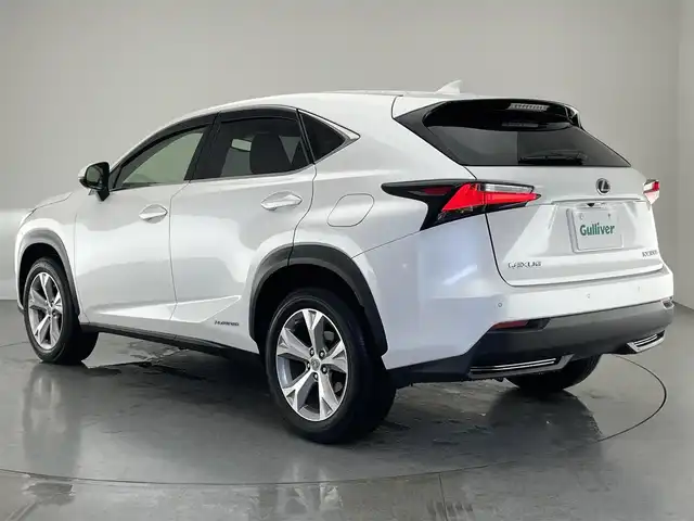 レクサス ＮＸ 300h バージョンL 愛知県 2015(平27)年 5.5万km ソニッククォーツ 純正ナビ　全方位カメラ　三眼ＬＥＤ　禁煙車　フルセグＴＶ　ＤＶＤ　ＢＳＭ　レクサスセーフティ　衝突軽減装置　追従クルコン　パワーバックドア　純正ＯＰ１８インチアルミ　黒革　シートヒーター　ＡＣ１００Ｖ　ハンドルヒーター　コーナーセンサー　パドルシフト