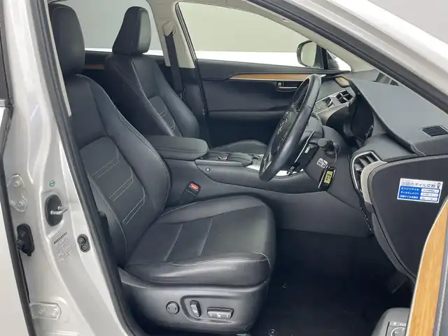 レクサス ＮＸ 300h バージョンL 愛知県 2015(平27)年 5.5万km ソニッククォーツ 純正ナビ　全方位カメラ　三眼ＬＥＤ　禁煙車　フルセグＴＶ　ＤＶＤ　ＢＳＭ　レクサスセーフティ　衝突軽減装置　追従クルコン　パワーバックドア　純正ＯＰ１８インチアルミ　黒革　シートヒーター　ＡＣ１００Ｖ　ハンドルヒーター　コーナーセンサー　パドルシフト