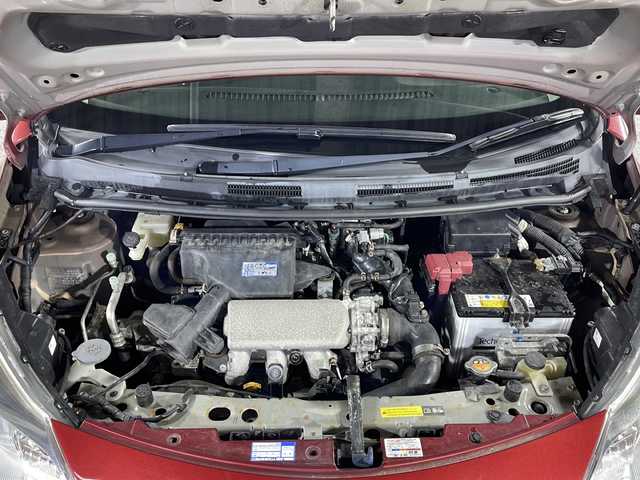 日産 ノート メダリスト 沖縄県 2013(平25)年 3.2万km ラディアントレッド 禁煙車/ワンオーナー/純正オーディオ　CD　AUX/アラウンドビューモニター/アイドリングストップ/ハーフレザーシート/革巻きステアリング/プッシュスタート/インテリジェントキー/オートライト/電格ミラー/純正フロアマット/純正ドアバイザー