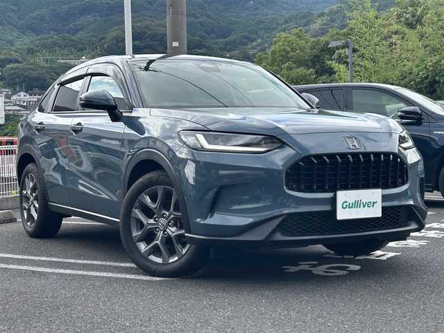 ホンダ ＺＲ－Ｖ ハイブリッド e:HEV X 長崎県 2022(令4)年 0.8万km ブルーグリーン 車体色：G553P：ノルディックフォレスト・パール/純正Gathersナビ(FM/AM/BT/フルセグ/CD/DVD)/プッシュスタート/スマートキー/取扱説明書/保証書/記録簿/パドルシフト/革巻きステアリング/ステアリングリモコン/渋滞追従機能付アダプティブクルーズコントロール(ACC)/車線維持支援システム(LKAS)/ビークルスタビリティアシスト(VSA)/ヒルディセントコントロール/衝突軽減ブレーキ(CMBS)/オートライト/ヘッドライトレベリングダイヤル/ABS/ETC/前後ドラレコ/純正フロアマット/純正18インチアルミホイール/パワーテールゲート/ISOFIX/SRSダブル・サイドエアバッグ/SRSカーテンエアバッグ