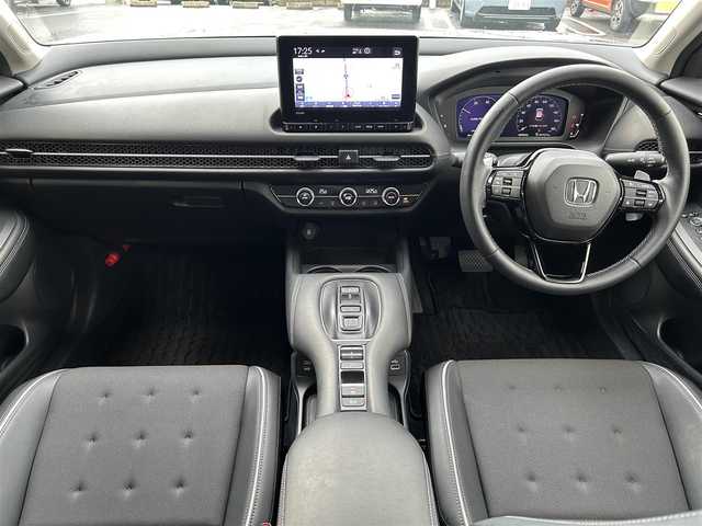 ホンダ ＺＲ－Ｖ ハイブリッド e:HEV X 長崎県 2022(令4)年 0.8万km ブルーグリーン 車体色：G553P：ノルディックフォレスト・パール/純正Gathersナビ(FM/AM/BT/フルセグ/CD/DVD)/プッシュスタート/スマートキー/取扱説明書/保証書/記録簿/パドルシフト/革巻きステアリング/ステアリングリモコン/渋滞追従機能付アダプティブクルーズコントロール(ACC)/車線維持支援システム(LKAS)/ビークルスタビリティアシスト(VSA)/ヒルディセントコントロール/衝突軽減ブレーキ(CMBS)/オートライト/ヘッドライトレベリングダイヤル/ABS/ETC/前後ドラレコ/純正フロアマット/純正18インチアルミホイール/パワーテールゲート/ISOFIX/SRSダブル・サイドエアバッグ/SRSカーテンエアバッグ
