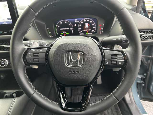 ホンダ ＺＲ－Ｖ ハイブリッド e:HEV X 長崎県 2022(令4)年 0.8万km ブルーグリーン 車体色：G553P：ノルディックフォレスト・パール/純正Gathersナビ(FM/AM/BT/フルセグ/CD/DVD)/プッシュスタート/スマートキー/取扱説明書/保証書/記録簿/パドルシフト/革巻きステアリング/ステアリングリモコン/渋滞追従機能付アダプティブクルーズコントロール(ACC)/車線維持支援システム(LKAS)/ビークルスタビリティアシスト(VSA)/ヒルディセントコントロール/衝突軽減ブレーキ(CMBS)/オートライト/ヘッドライトレベリングダイヤル/ABS/ETC/前後ドラレコ/純正フロアマット/純正18インチアルミホイール/パワーテールゲート/ISOFIX/SRSダブル・サイドエアバッグ/SRSカーテンエアバッグ