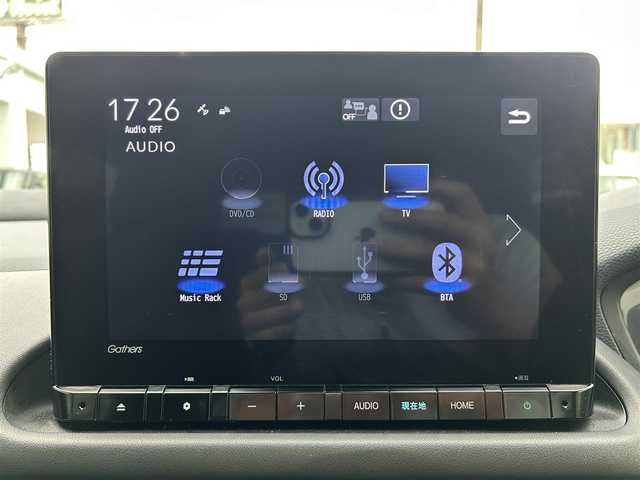 ホンダ ＺＲ－Ｖ ハイブリッド e:HEV X 長崎県 2022(令4)年 0.8万km ブルーグリーン 車体色：G553P：ノルディックフォレスト・パール/純正Gathersナビ(FM/AM/BT/フルセグ/CD/DVD)/プッシュスタート/スマートキー/取扱説明書/保証書/記録簿/パドルシフト/革巻きステアリング/ステアリングリモコン/渋滞追従機能付アダプティブクルーズコントロール(ACC)/車線維持支援システム(LKAS)/ビークルスタビリティアシスト(VSA)/ヒルディセントコントロール/衝突軽減ブレーキ(CMBS)/オートライト/ヘッドライトレベリングダイヤル/ABS/ETC/前後ドラレコ/純正フロアマット/純正18インチアルミホイール/パワーテールゲート/ISOFIX/SRSダブル・サイドエアバッグ/SRSカーテンエアバッグ