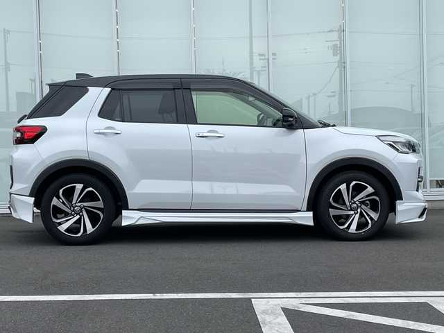 トヨタ ライズ Z 神奈川県 2022(令4)年 1.8万km ブラックマイカメタリック/シャイニングホワイトパール TRDエアロ/純正ディスプレイモニター/フルセグTV/AppleCarPlay/AndroidAuto/Bluetooth/HDMI/USB/バックカメラ/アラウンドビューモニター/前後ドライブレコーダー/純正アルミホイール/純正ドアバイザー/シートヒーター/保証書/ワンオーナー/スペアキー