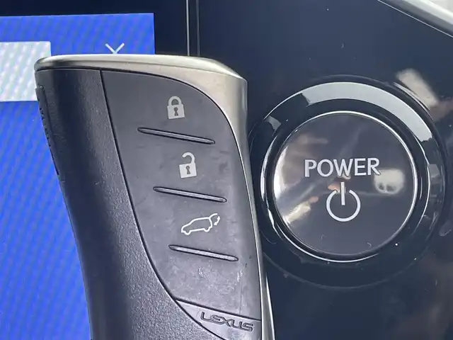 レクサス ＮＸ 350h Fスポーツ 茨城県 2023(令5)年 4.1万km ホワイトノーヴァガラスフレーク 純正ナビ/・バックカメラ（全方位）/・フルセグテレビ/・Bluetooth接続/・USB入力端子/・HDMI/ETC/ドライブレコーダー/電動リアゲート/クルーズコントロール/パノラマルーフ/ヘッドアップディスプレイ/オレンジキャリパー/スマートキー（スペアキーあり）/ブラインドスポットモニター/マークレビンソン（スピーカー）/コーナーセンサー/スマートルームミラー/パワーシート/レザーシート/４WD/MTモード付AT/純正アルミホイール/ABS/三眼LEDヘッドライト/・オートライト/レーンアシストキープ/横滑り防止装置/盗難防止装置/衝突被害軽減システム/カーテンエアバッグ