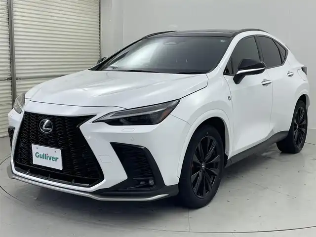 レクサス ＮＸ 350h Fスポーツ 茨城県 2023(令5)年 4.1万km ホワイトノーヴァガラスフレーク 純正ナビ/・バックカメラ（全方位）/・フルセグテレビ/・Bluetooth接続/・USB入力端子/・HDMI/ETC/ドライブレコーダー/電動リアゲート/クルーズコントロール/パノラマルーフ/ヘッドアップディスプレイ/オレンジキャリパー/スマートキー（スペアキーあり）/ブラインドスポットモニター/マークレビンソン（スピーカー）/コーナーセンサー/スマートルームミラー/パワーシート/レザーシート/４WD/MTモード付AT/純正アルミホイール/ABS/三眼LEDヘッドライト/・オートライト/レーンアシストキープ/横滑り防止装置/盗難防止装置/衝突被害軽減システム/カーテンエアバッグ