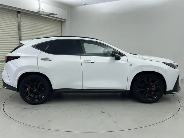 レクサス ＮＸ 350h Fスポーツ 茨城県 2023(令5)年 4.1万km ホワイトノーヴァガラスフレーク 純正ナビ/・バックカメラ（全方位）/・フルセグテレビ/・Bluetooth接続/・USB入力端子/・HDMI/ETC/ドライブレコーダー/電動リアゲート/クルーズコントロール/パノラマルーフ/ヘッドアップディスプレイ/オレンジキャリパー/スマートキー（スペアキーあり）/ブラインドスポットモニター/マークレビンソン（スピーカー）/コーナーセンサー/スマートルームミラー/パワーシート/レザーシート/４WD/MTモード付AT/純正アルミホイール/ABS/三眼LEDヘッドライト/・オートライト/レーンアシストキープ/横滑り防止装置/盗難防止装置/衝突被害軽減システム/カーテンエアバッグ