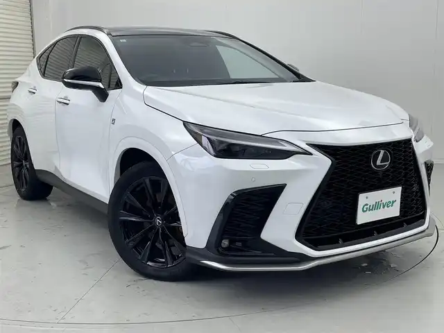 レクサス ＮＸ 350h Fスポーツ 茨城県 2023(令5)年 4.1万km ホワイトノーヴァガラスフレーク 純正ナビ/・バックカメラ（全方位）/・フルセグテレビ/・Bluetooth接続/・USB入力端子/・HDMI/ETC/ドライブレコーダー/電動リアゲート/クルーズコントロール/パノラマルーフ/ヘッドアップディスプレイ/オレンジキャリパー/スマートキー（スペアキーあり）/ブラインドスポットモニター/マークレビンソン（スピーカー）/コーナーセンサー/スマートルームミラー/パワーシート/レザーシート/４WD/MTモード付AT/純正アルミホイール/ABS/三眼LEDヘッドライト/・オートライト/レーンアシストキープ/横滑り防止装置/盗難防止装置/衝突被害軽減システム/カーテンエアバッグ